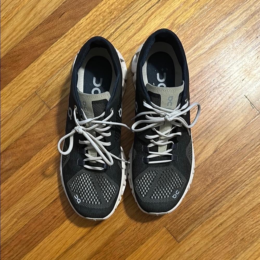 On Running Black and Light Grey Tennis Shoes